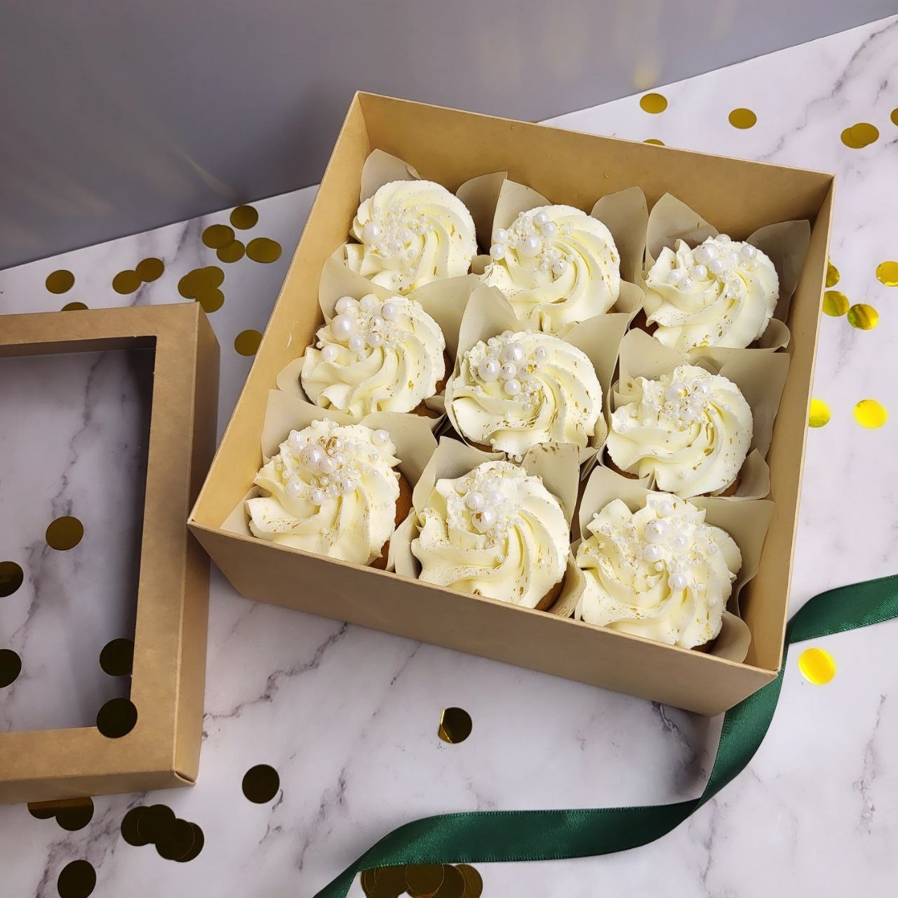 Keksiukų rinkinys dėžutėje