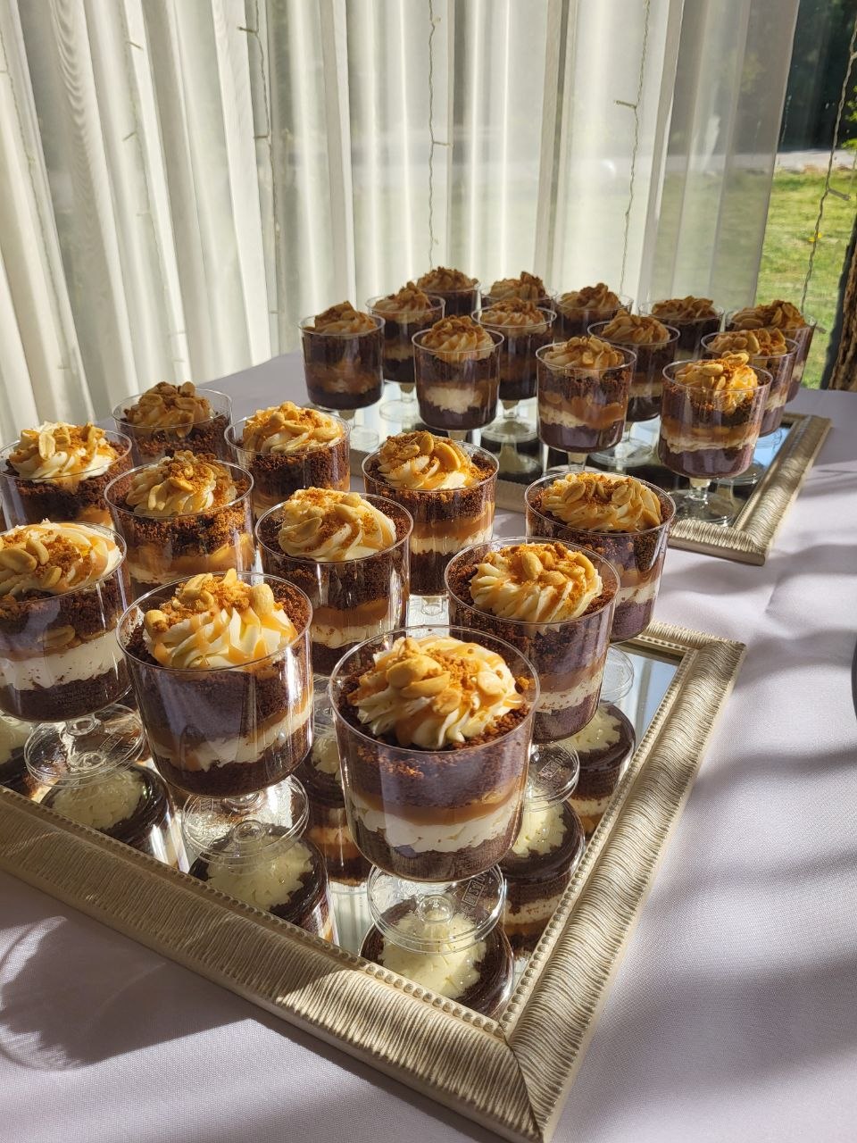 Trifle desertai taurėse